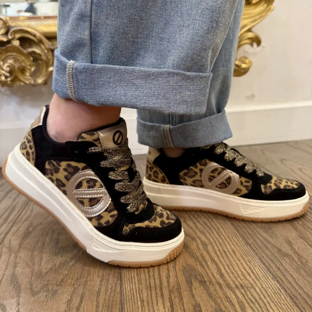 Alison LEOPARD ET NOIR