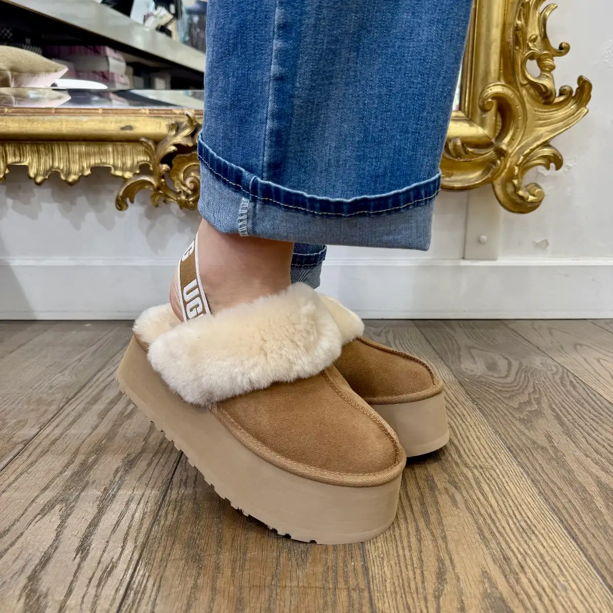 UGG Funkette CHESTNUT