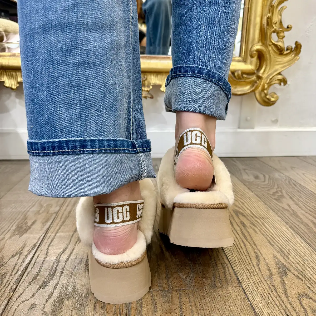 UGG Funkette CHESTNUT