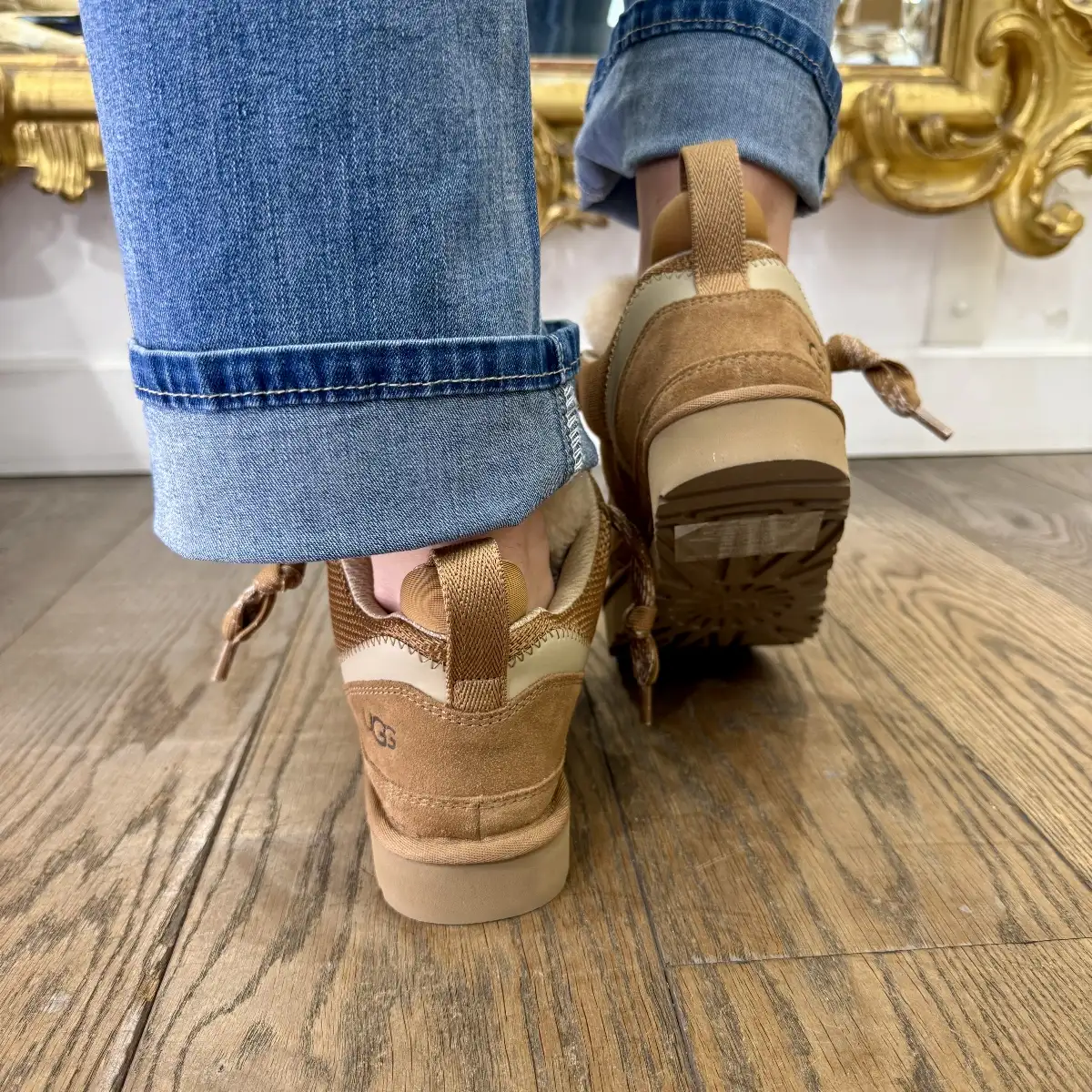 UGG  Lowmel CHESTNUT