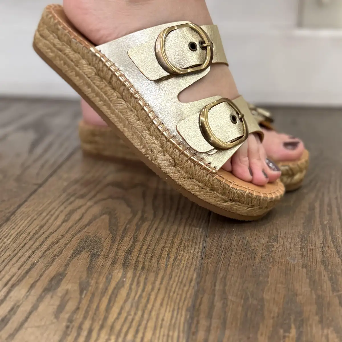 Kanna - Mules à boucles dorée