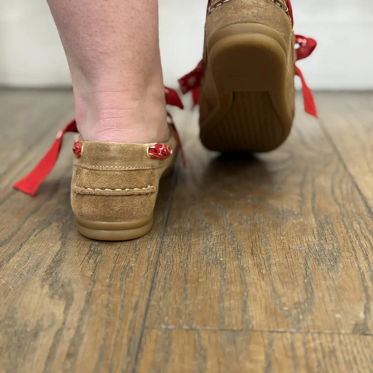 Toral - Mocassins en daim à nœud rouge