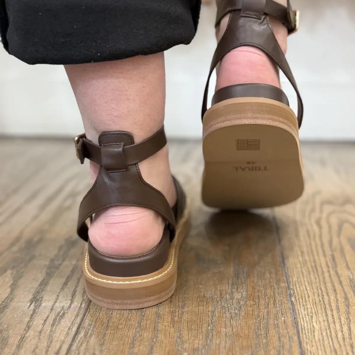 Toral - Sandales plates marrons